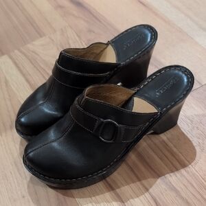 Women's Black Leather Clogs